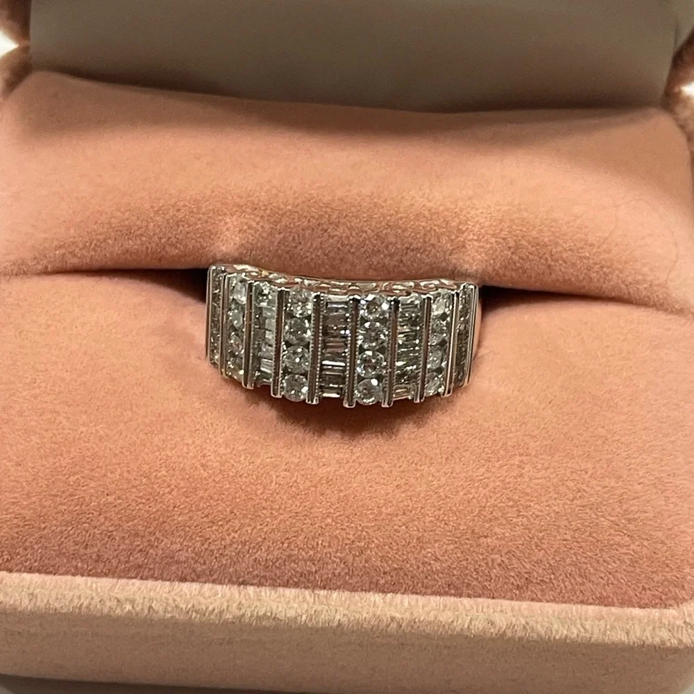 White gold and diamond band - Picture 3 of 4